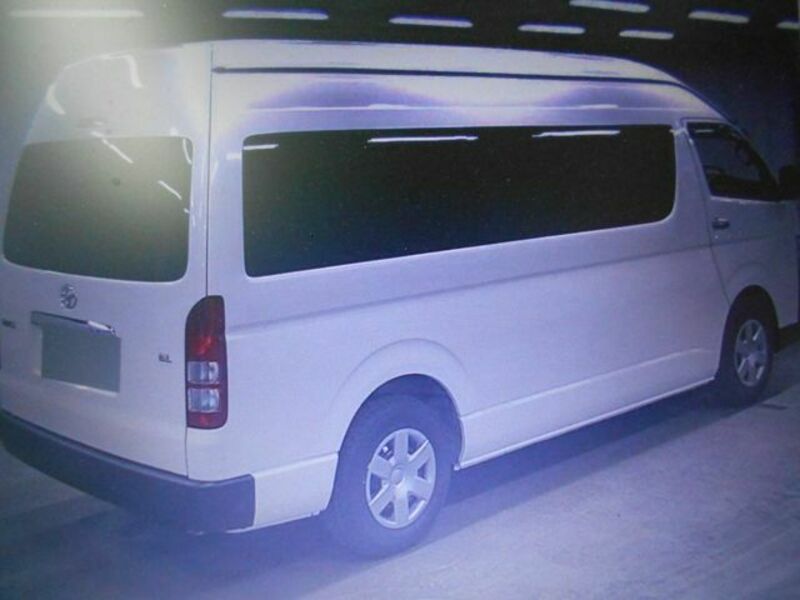 HIACE COMMUTER-4