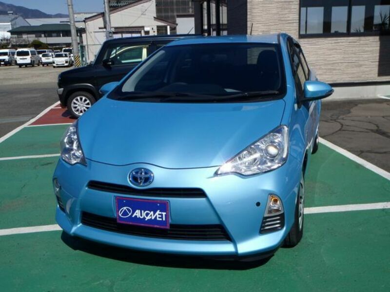 TOYOTA　AQUA