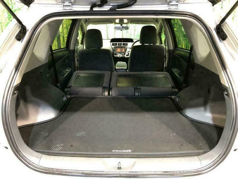 PRIUS ALPHA-14