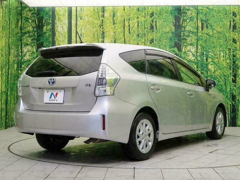 PRIUS ALPHA-7