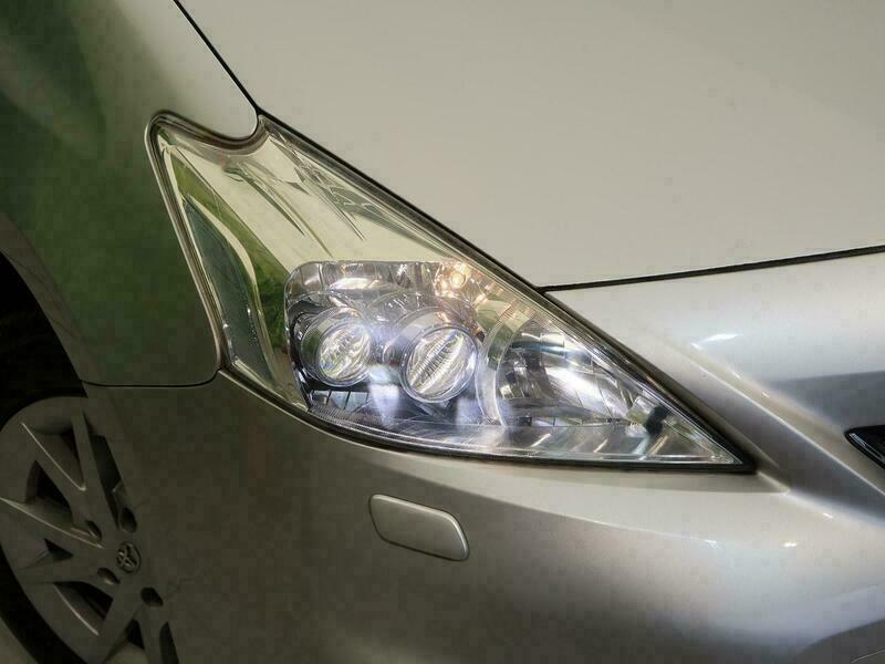 PRIUS ALPHA-43