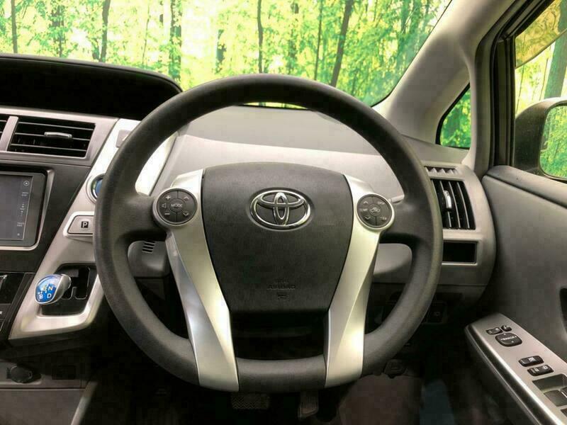 PRIUS ALPHA-29