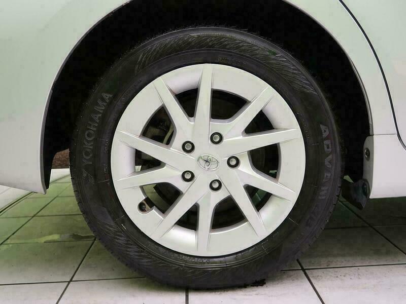 PRIUS ALPHA-26