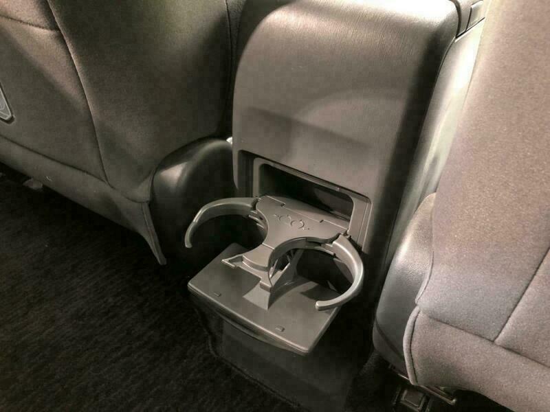 PRIUS ALPHA-39