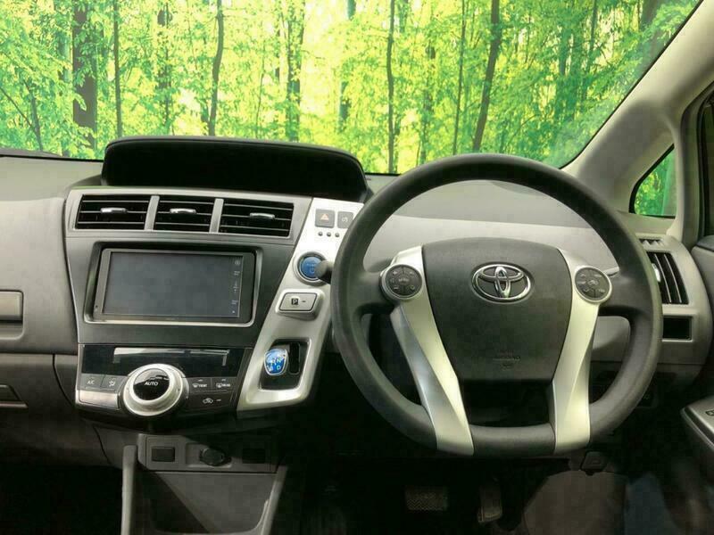 PRIUS ALPHA-73
