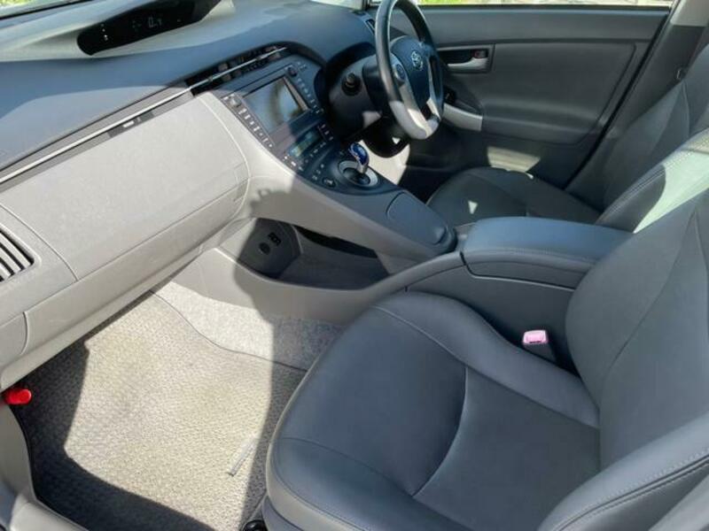 PRIUS-12