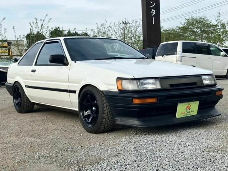 COROLLA LEVIN