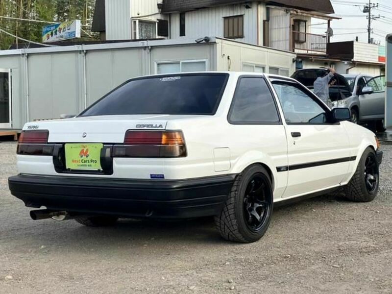 COROLLA LEVIN