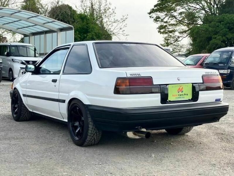 COROLLA LEVIN