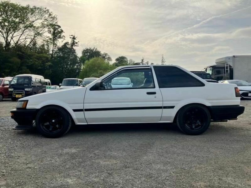 COROLLA LEVIN
