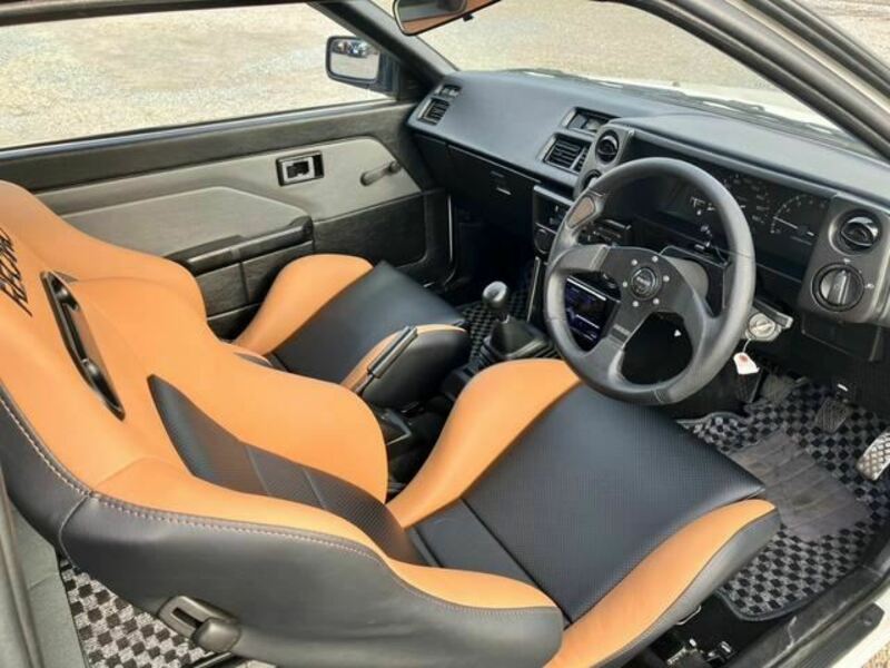 COROLLA LEVIN