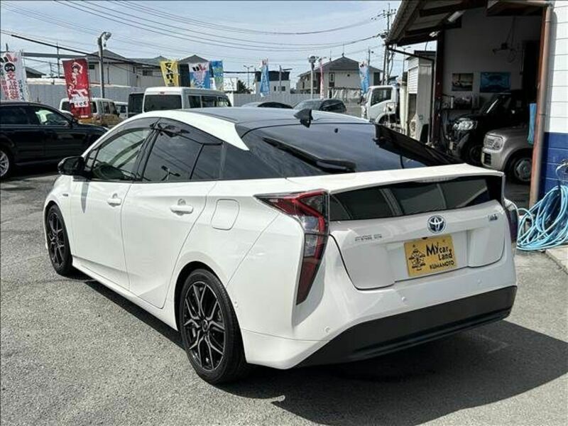 PRIUS-1