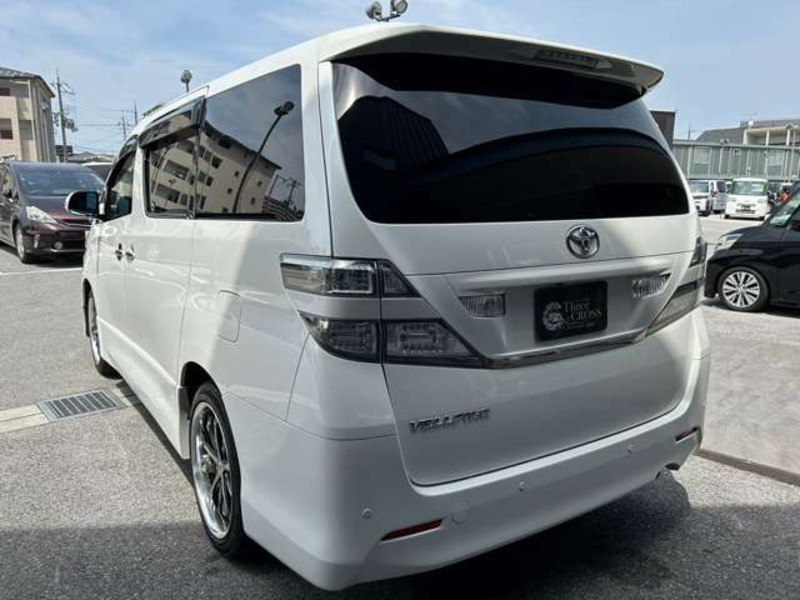 VELLFIRE-13