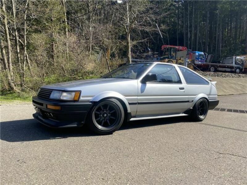 COROLLA LEVIN