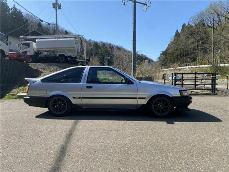 COROLLA LEVIN