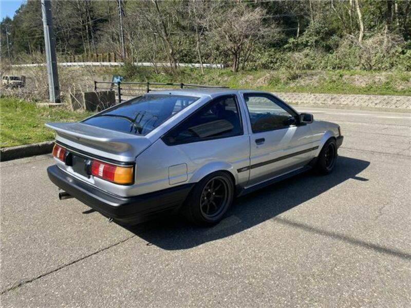COROLLA LEVIN