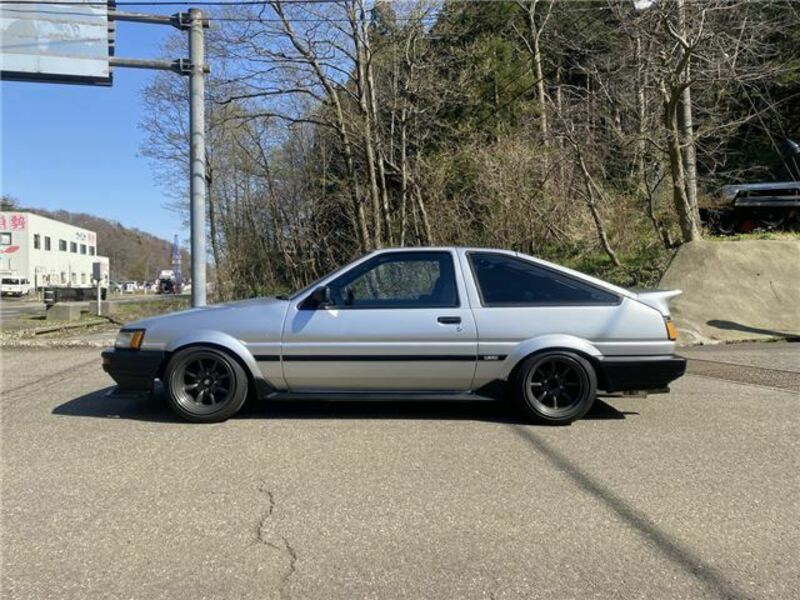 COROLLA LEVIN