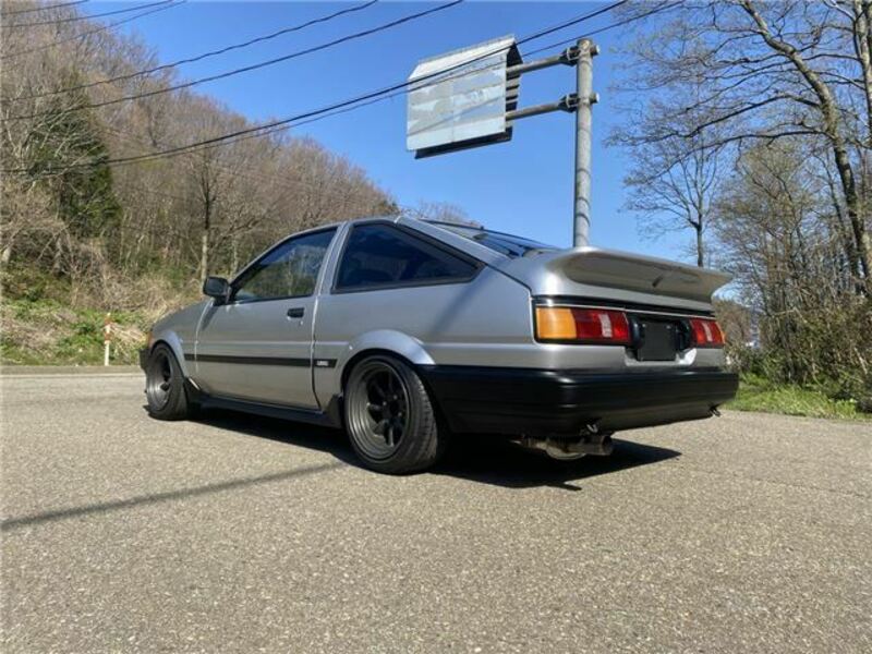 COROLLA LEVIN