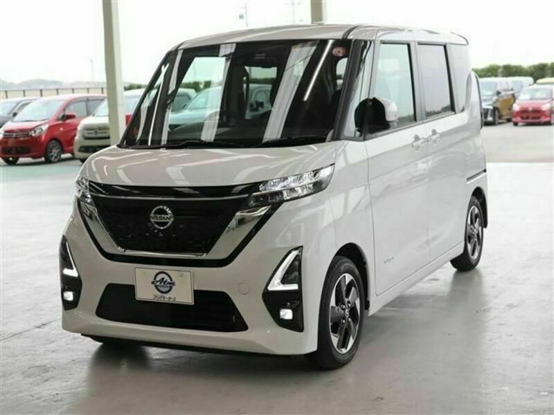 NISSAN　ROOX