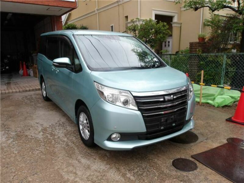 TOYOTA　NOAH