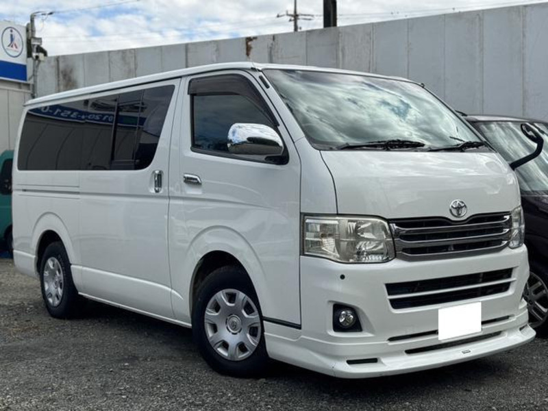 TOYOTA　HIACE VAN