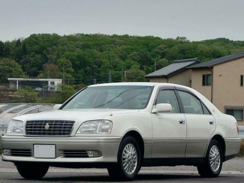 TOYOTA　CROWN