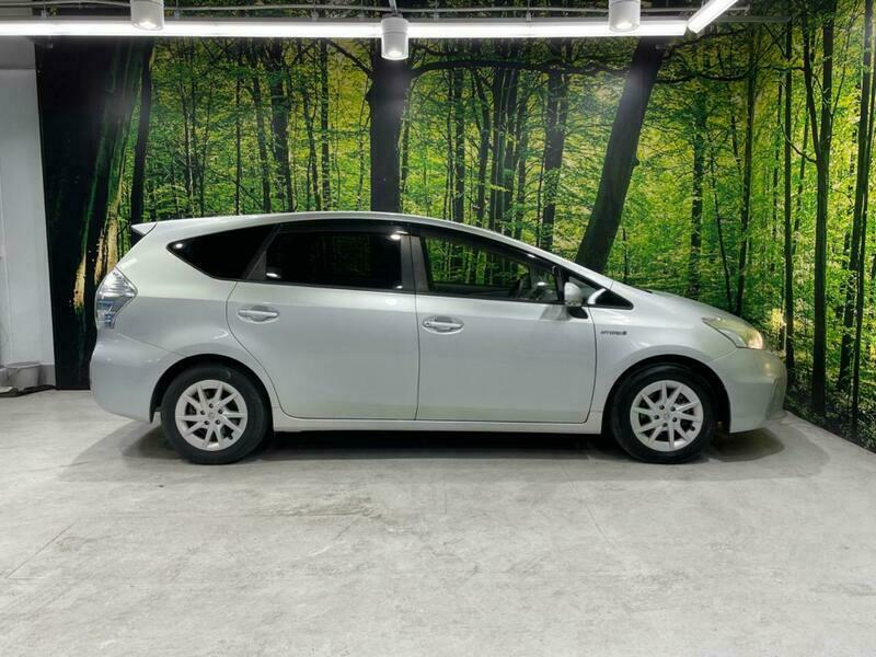 PRIUS ALPHA-2