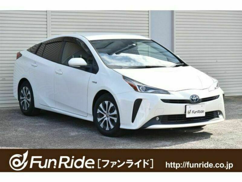 TOYOTA　PRIUS