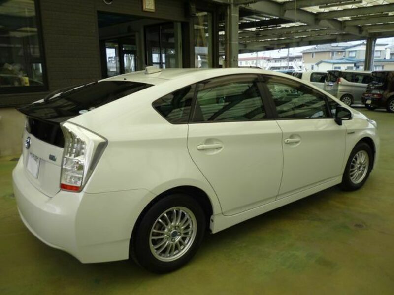 PRIUS-3