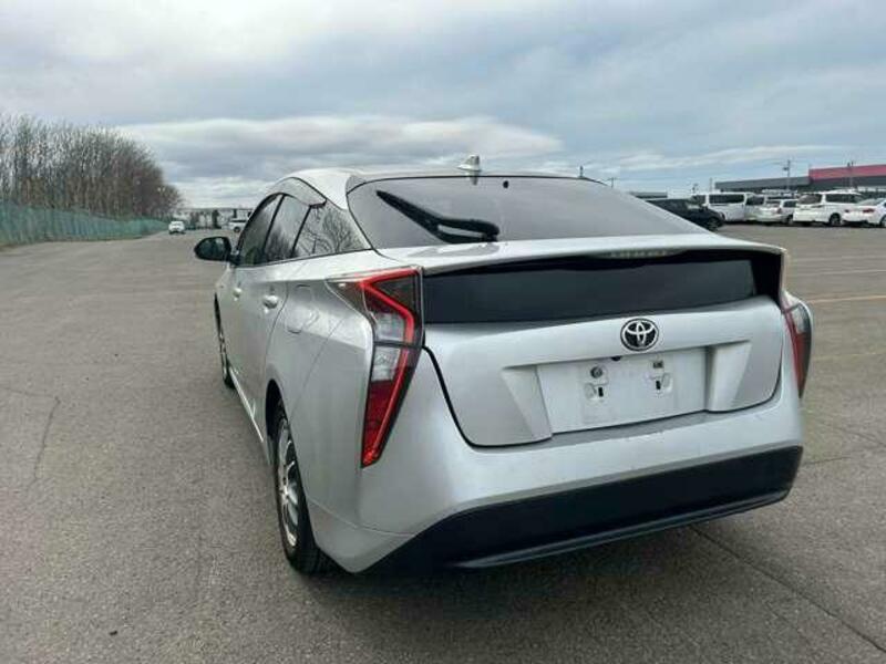 PRIUS-8