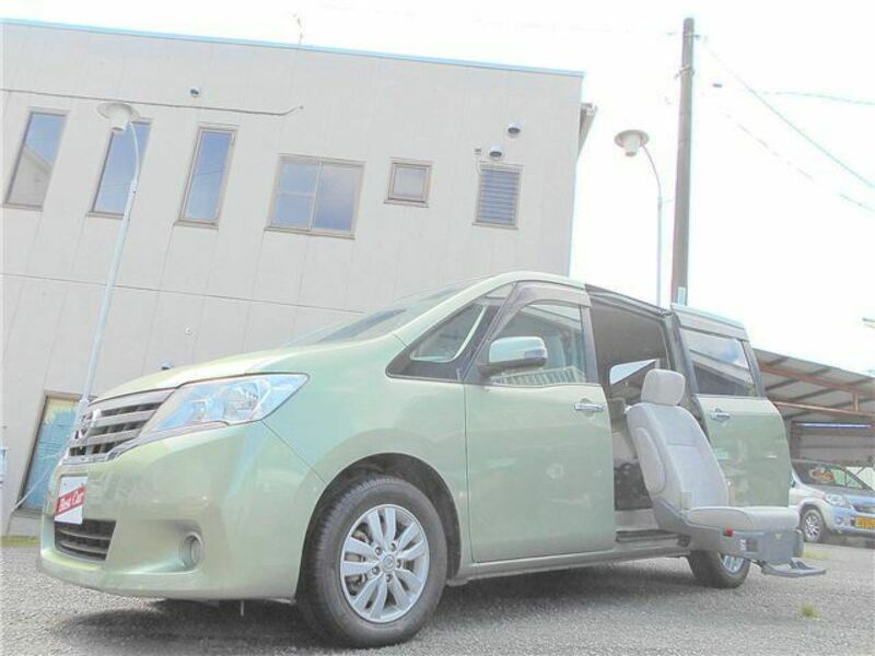 NISSAN　SERENA