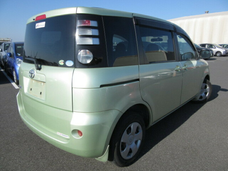 Toyota sienta ncp81g