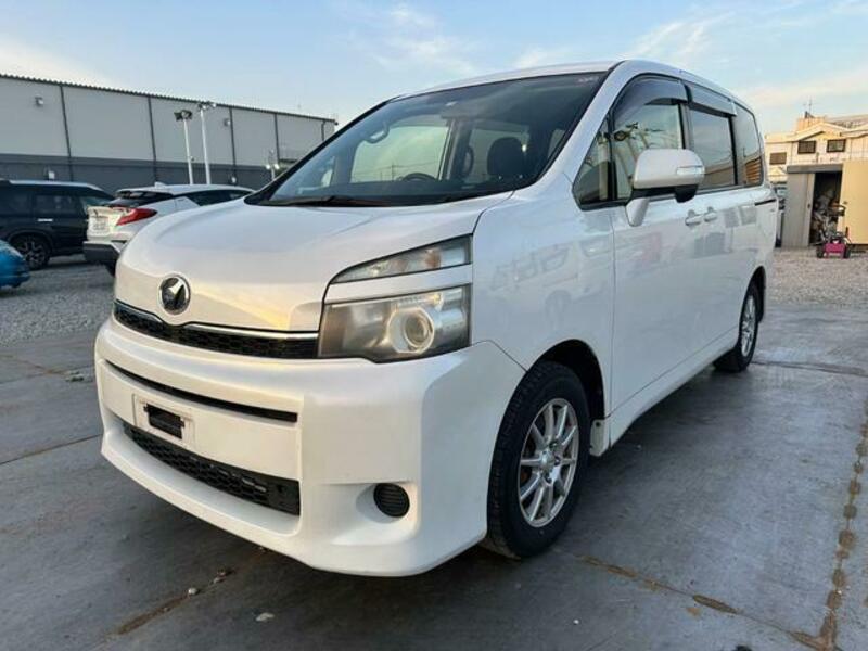 TOYOTA　VOXY