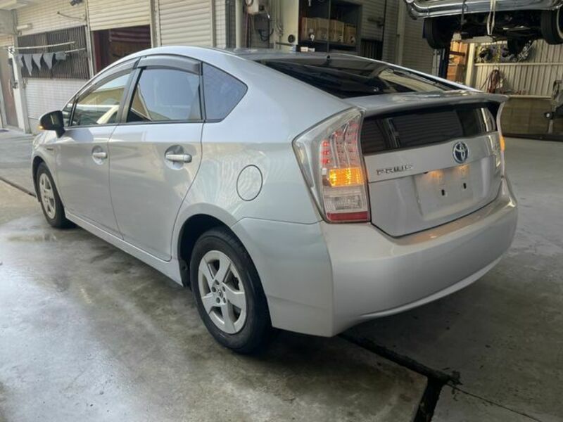 PRIUS-6