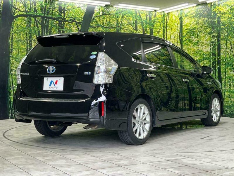 PRIUS ALPHA-24