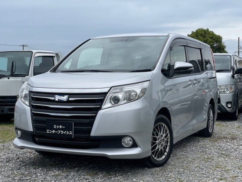 TOYOTA　NOAH