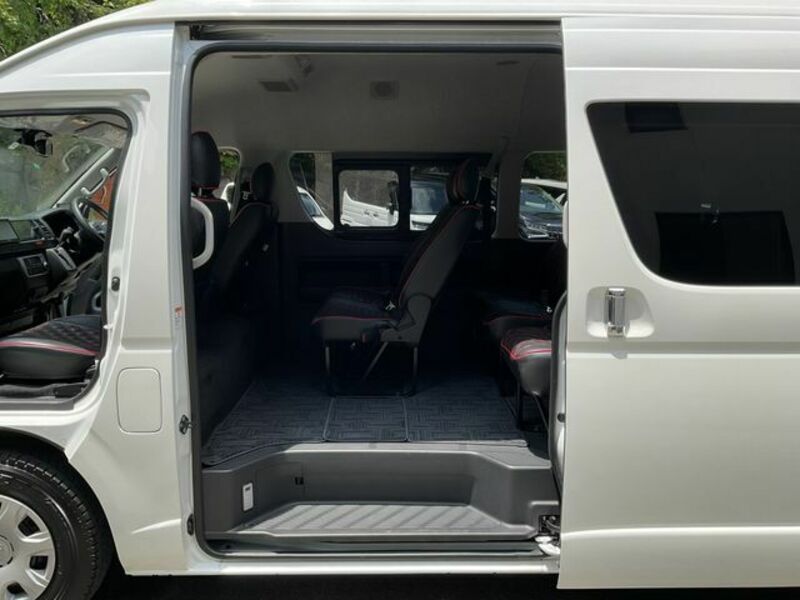 HIACE COMMUTER-13