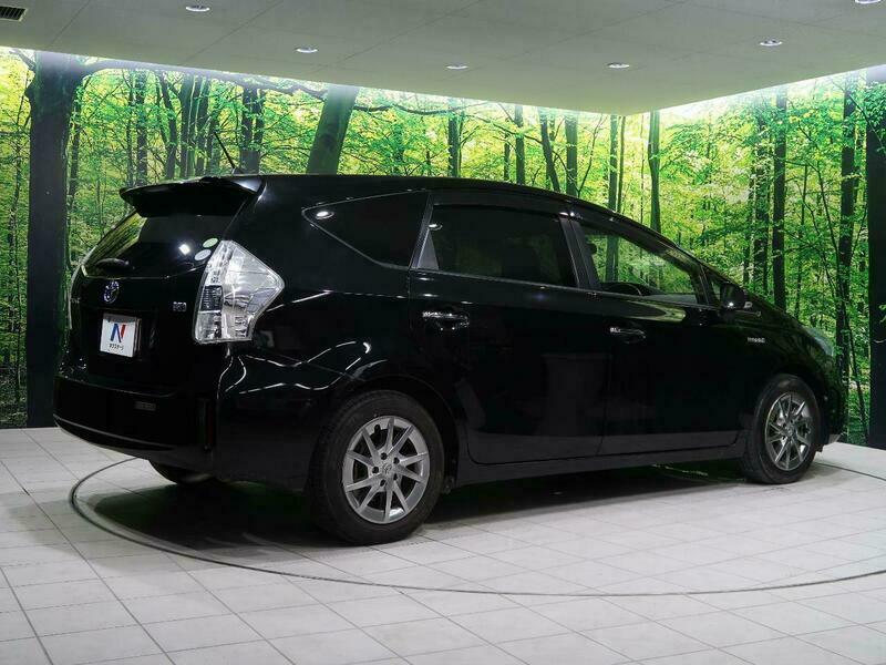 PRIUS ALPHA-52