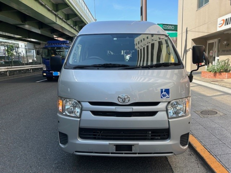 TOYOTA　HIACE