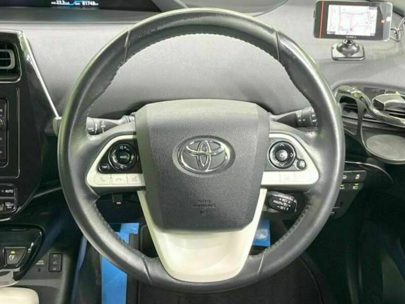 PRIUS-11