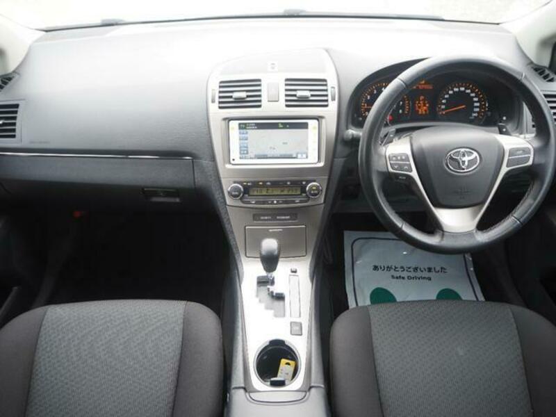 AVENSIS WAGON-11