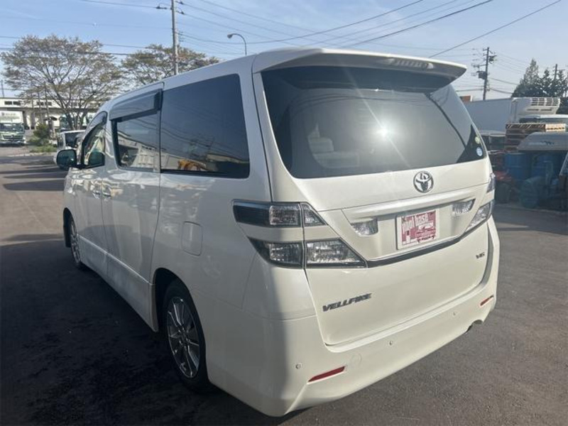 VELLFIRE-1