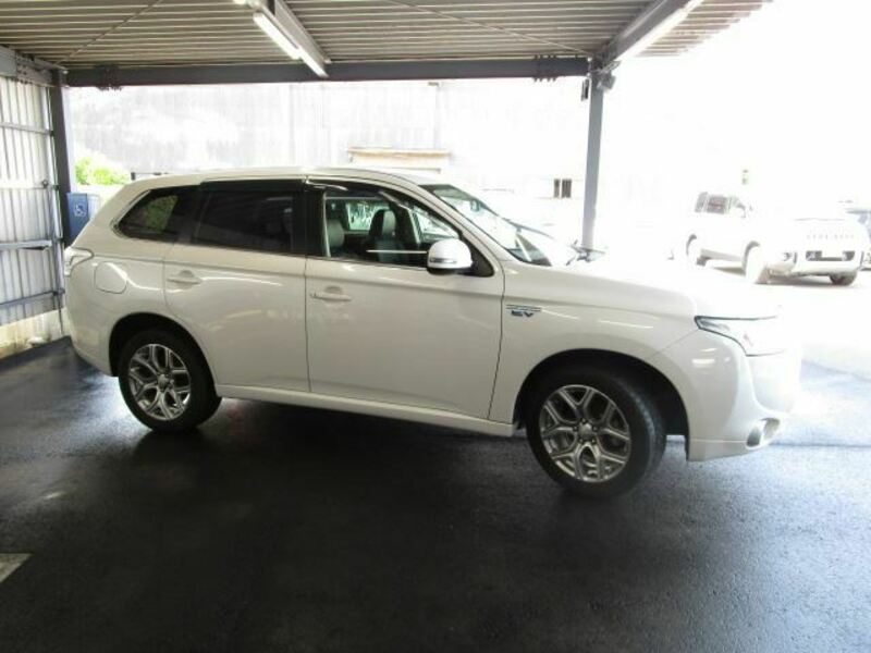 OUTLANDER PHEV-3