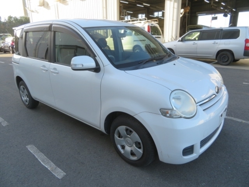 Toyota sienta ncp81