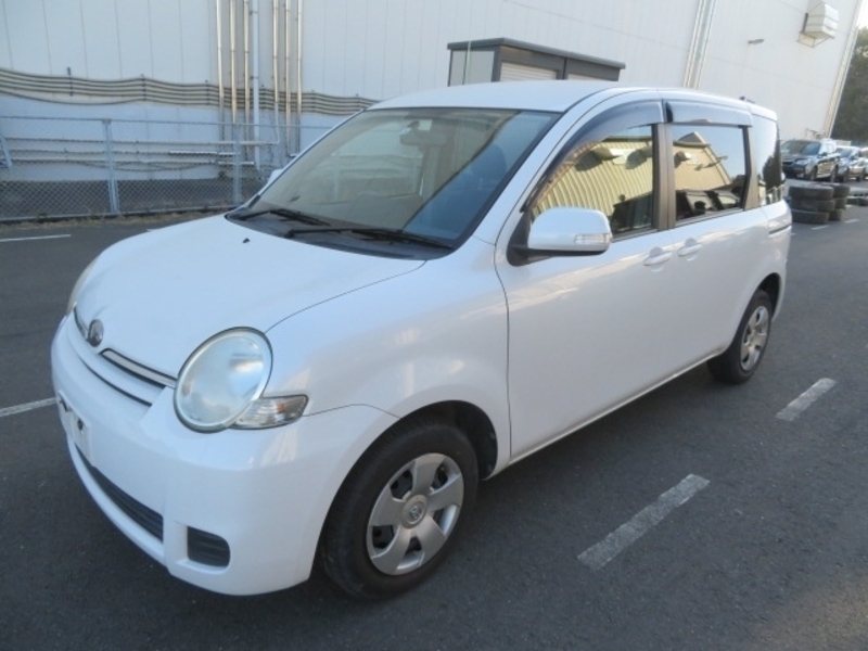 Toyota sienta ncp81g