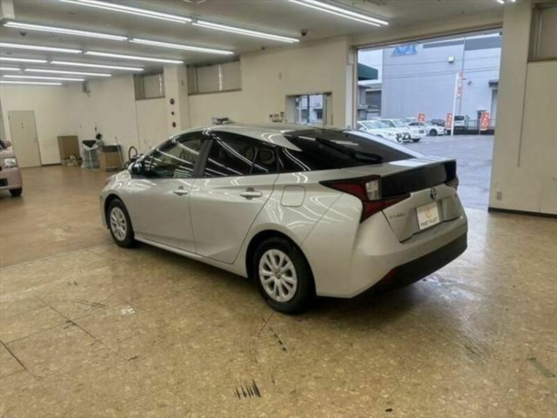 PRIUS-6