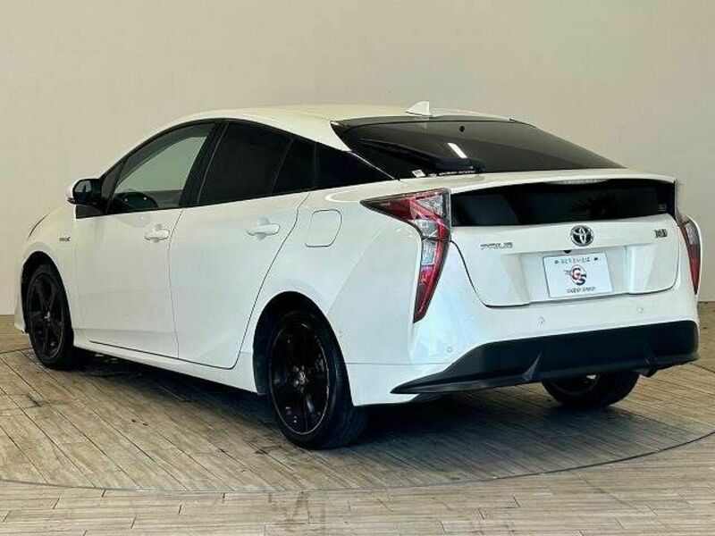 PRIUS-16