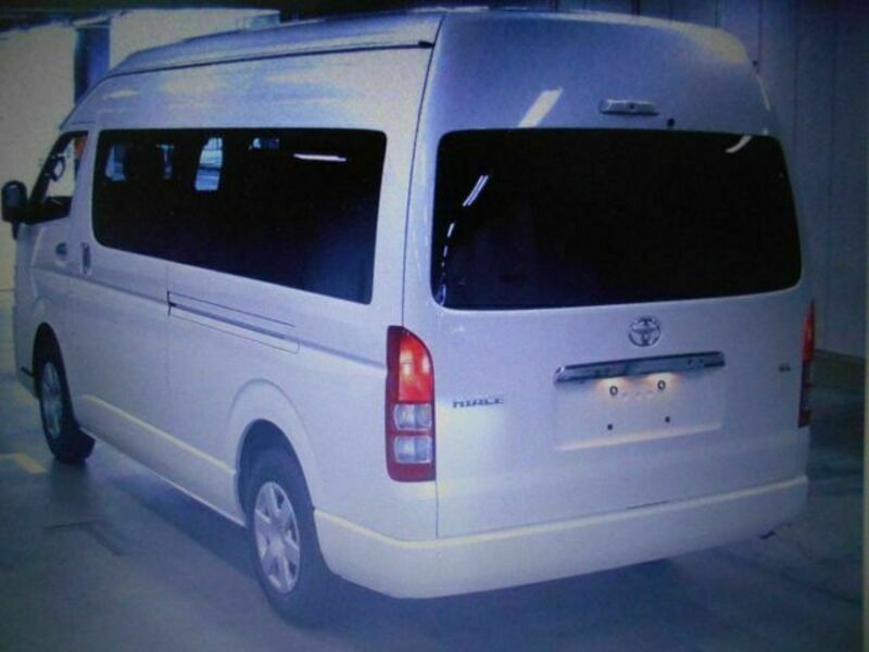 HIACE COMMUTER-2