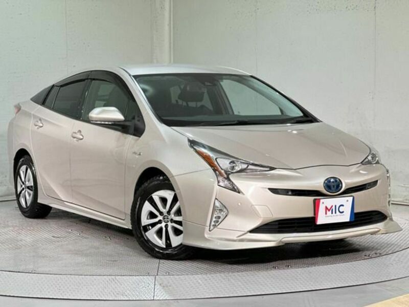 TOYOTA　PRIUS