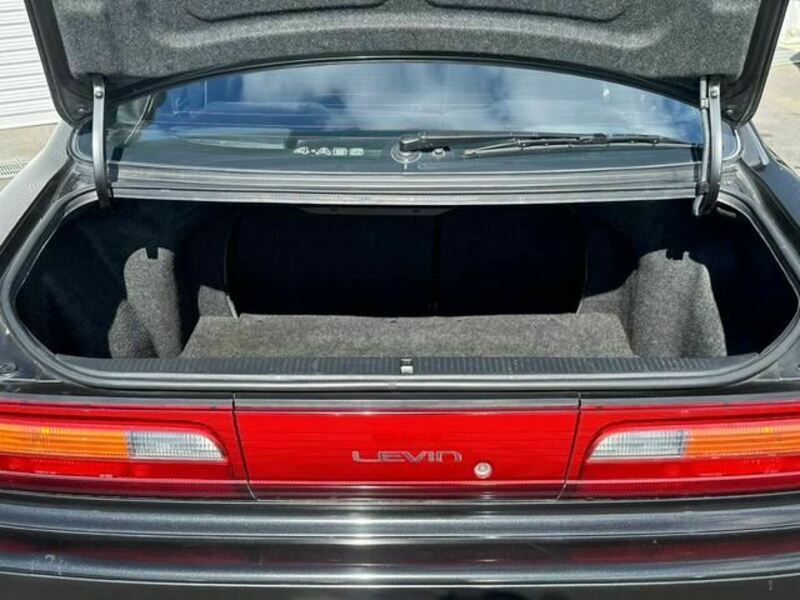 COROLLA LEVIN